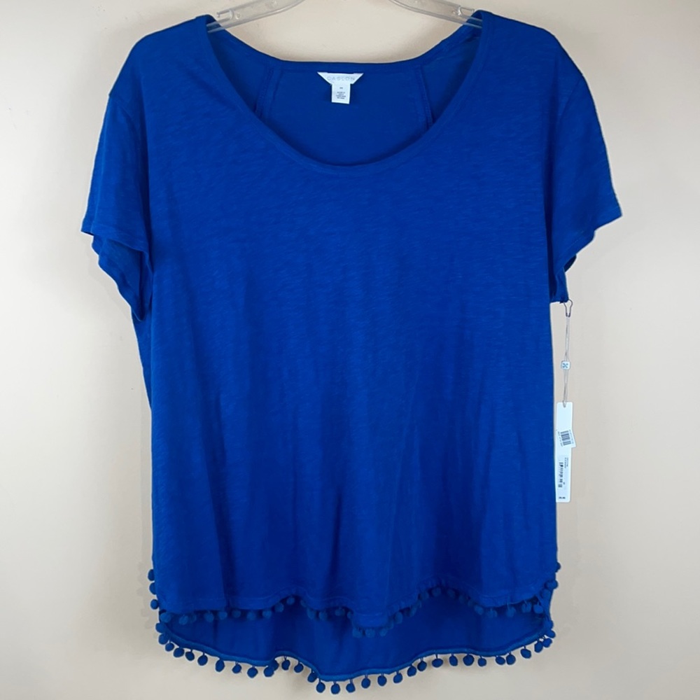NWT Caslon blue scoop neck blouse w/ bottom detailing